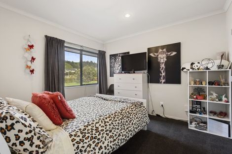 Photo of property in 3 Riverstone Drive, Riverstone Terraces, Upper Hutt, 5018