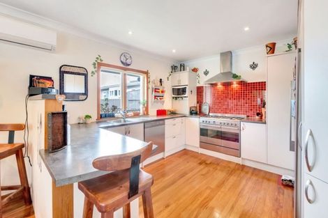 Photo of property in 32 Hyde Road, Rothesay Bay, Auckland, 0630