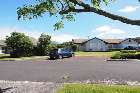 Photo of property in 9 Graven Court, Henderson, Auckland, 0612