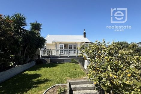 Photo of property in 16 Bulteel Street, New Plymouth, 4310