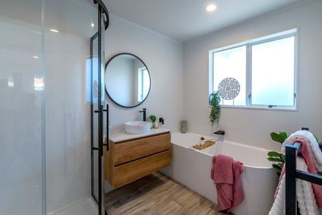 Photo of property in 48a Ngaio Road, Waikanae, 5036