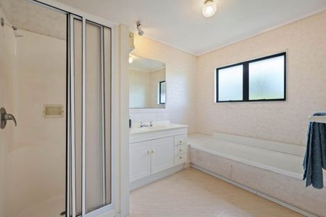 Photo of property in 57 Mirrabooka Avenue, Botany Downs, Auckland, 2010