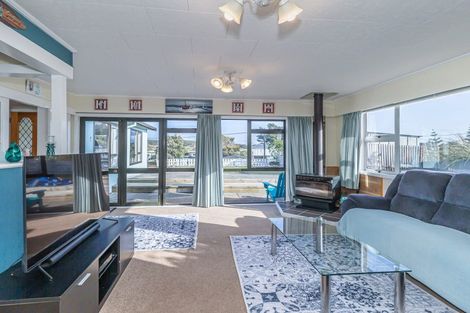 Photo of property in 15 Mack Street, Foxton Beach, Foxton, 4815