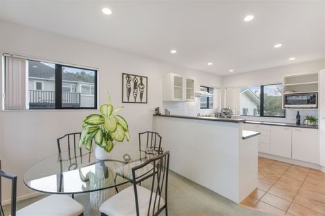 Photo of property in 2/40 Carlisle Road, Browns Bay, Auckland, 0630