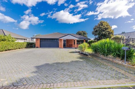 Photo of property in 11 Greenough Place, Rototuna, Hamilton, 3210
