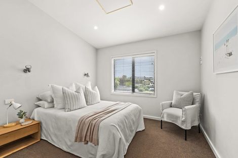 Photo of property in 9 Busby Hill, Havelock North, 4130