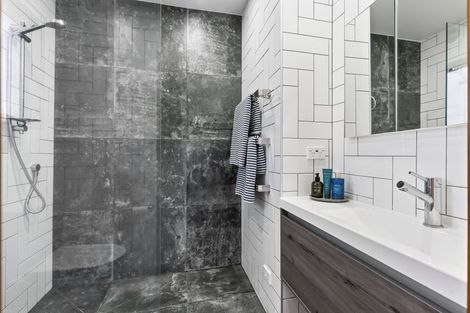 Photo of property in 1/52 Masterton Road, Rothesay Bay, Auckland, 0630