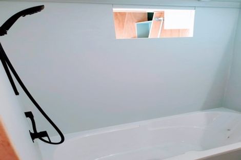 Photo of property in 61 Wade River Road, Stanmore Bay, Whangaparaoa, 0932