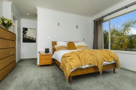 Photo of property in 2 Oscar Road, Greenhithe, Auckland, 0632