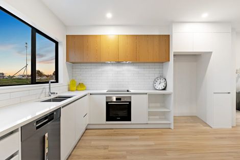 Photo of property in 24 Milenio Crescent, Windsor Park, Auckland, 0632