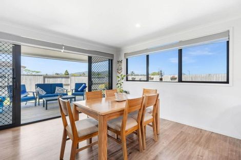 Photo of property in 9 Kahukaka Road, One Tree Point, 0118