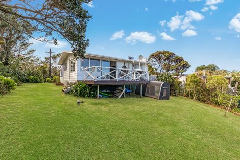 Photo of property in 13 Te Ahuahu Road, Piha, New Lynn, 0772