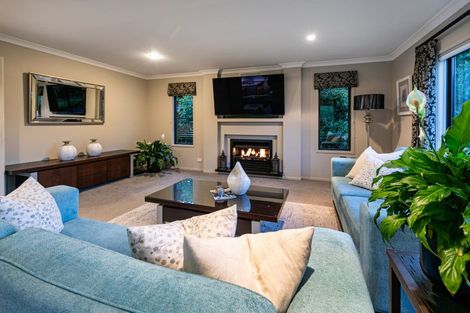 Photo of property in 2 Birchwood Grove, Greenhithe, Auckland, 0632