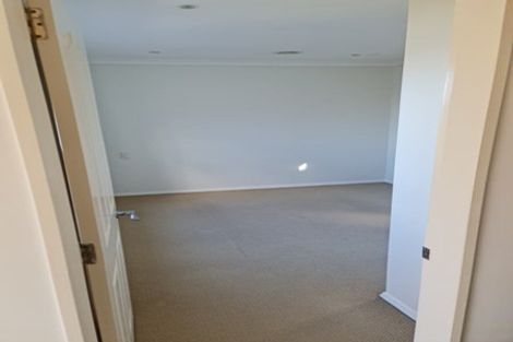 Photo of property in 140 Glanmire Road, Newlands, Wellington, 6037