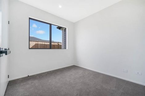 Photo of property in 15 Kaapehu Street, Karaka, 2578