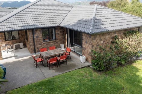 Photo of property in 33 Gandalf Crescent, Paraparaumu, 5032