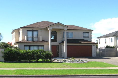 Photo of property in 16 Beach Road, Te Atatu Peninsula, Auckland, 0610