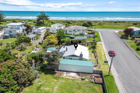 Photo of property in 3 Koromiko Street, Otaki Beach, Otaki, 5512