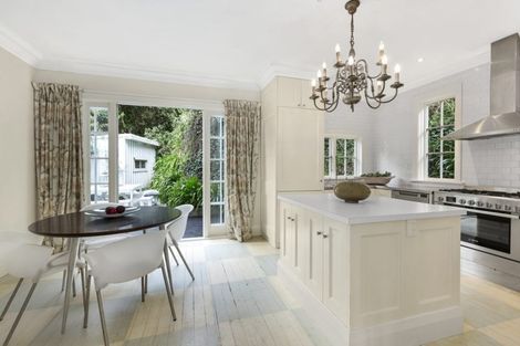 Photo of property in 2 Cluny Avenue, Kelburn, Wellington, 6012