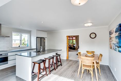 Photo of property in 10 Petane Road, Bay View, Napier, 4104