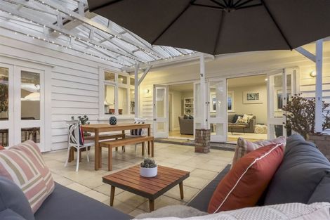 Photo of property in 7 Tui Glen Road, Birkenhead, Auckland, 0626