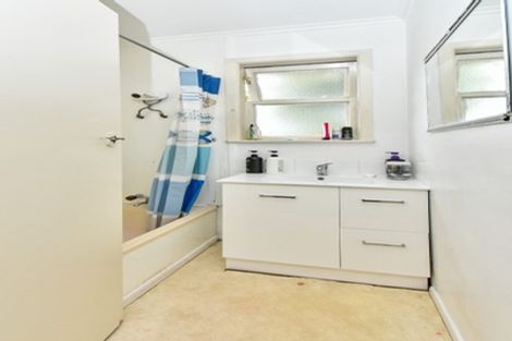 Photo of property in 60 Mckean Avenue, Manurewa, Auckland, 2102