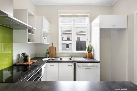 Photo of property in 2 Resolution Street, Lyall Bay, Wellington, 6022