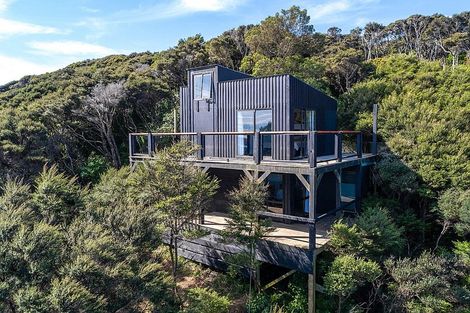 Photo of property in 27 Okoka Road, Omiha, Waiheke Island, 1081