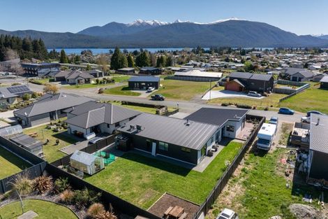 Photo of property in 28 Burnby Drive, Te Anau, 9679
