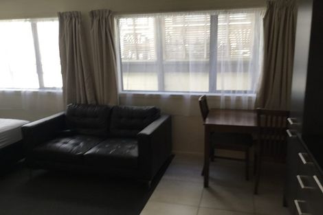 Photo of property in 8c Schnapper Rock Road, Schnapper Rock, Auckland, 0632