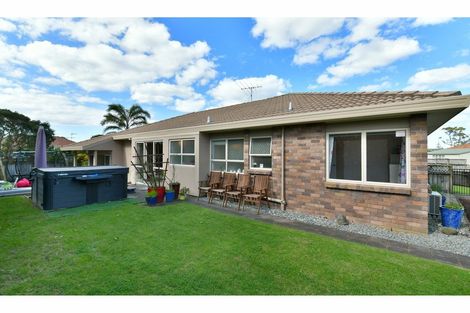 Photo of property in 11 Lakeside Drive, Orewa, 0931