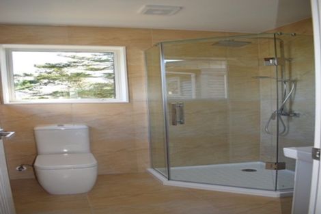 Photo of property in 517 East Coast Road, Murrays Bay, Auckland, 0630