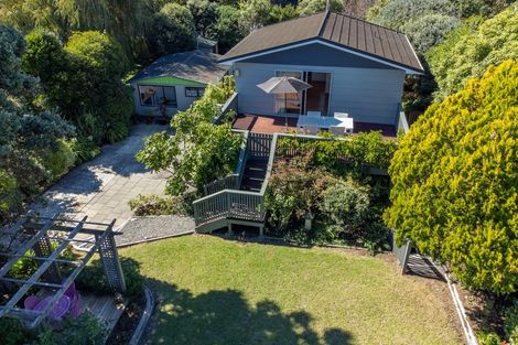 Photo of property in 15 Napier Grove, Waikanae Beach, Waikanae, 5036