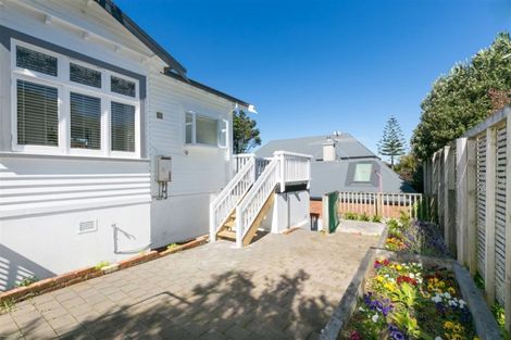 Photo of property in 16 Ranui Crescent, Khandallah, Wellington, 6035