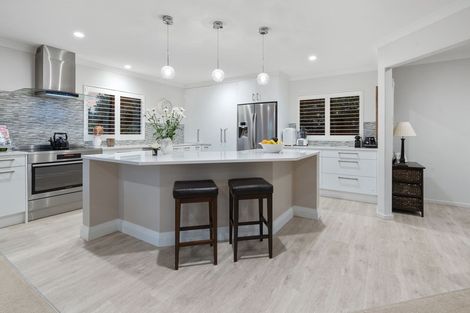 Photo of property in 12 Veronica Close, Red Beach, 0932