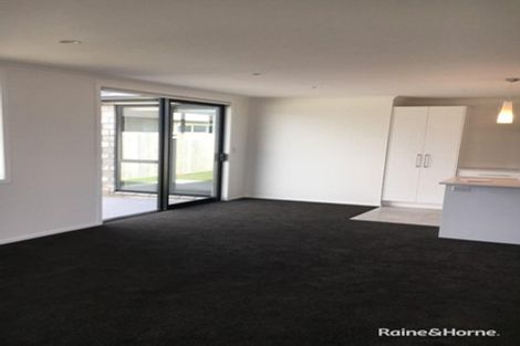 Photo of property in 37 Livingstone Drive, Papamoa Beach, Papamoa, 3118