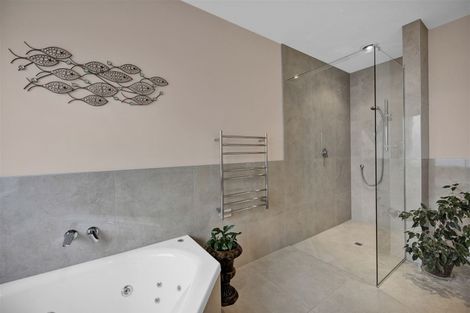 Photo of property in 9 Links Drive, Waiwhakaiho, New Plymouth, 4312