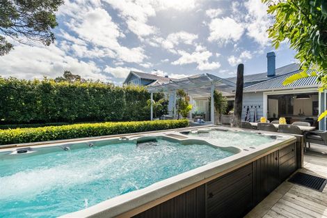 Photo of property in 15 North Avenue, Narrow Neck, Auckland, 0624