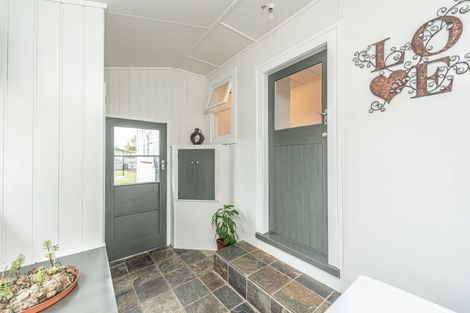 Photo of property in 18 Suther Street, Waverley, 4510