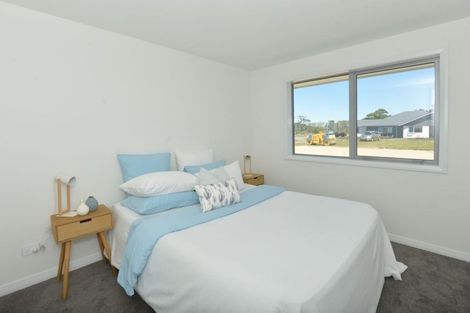 Photo of property in 70 Stace Hopper Drive, One Tree Point, 0118