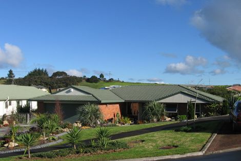 Photo of property in 24 Waldorf Crescent, Orewa, 0931