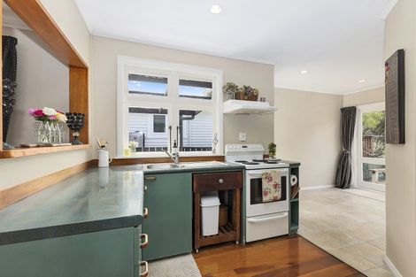 Photo of property in 64 Airlie Road, Plimmerton, Porirua, 5026