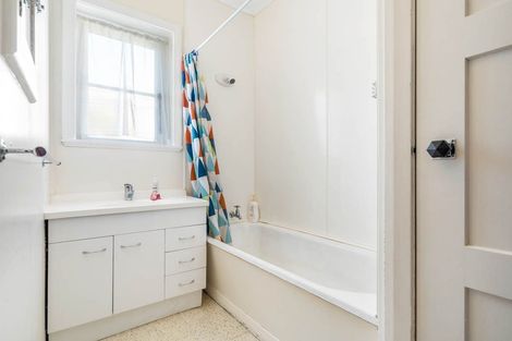 Photo of property in 213 Campbell Road, Greenlane, Auckland, 1061