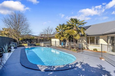 Photo of property in 16 Sovereign Gardens, Halswell, Christchurch, 8025