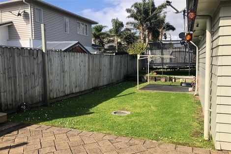 Photo of property in 12 Peachstone Lane, Henderson, Auckland, 0612