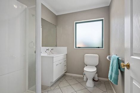 Photo of property in 24 Calypso Way, Unsworth Heights, Auckland, 0632