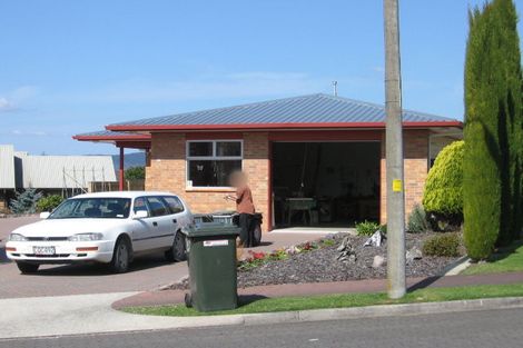 Photo of property in 25 Barraud Place, Pukehangi, Rotorua, 3015