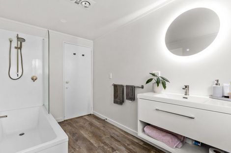 Photo of property in 6 Little Burke Street, Hospital Hill, Napier, 4110