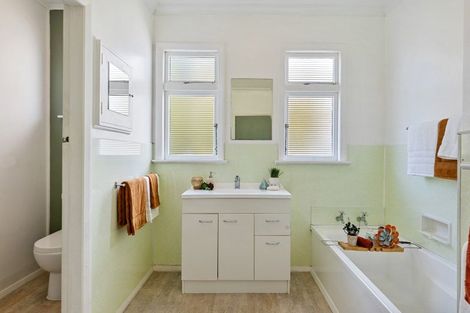 Photo of property in 162 Weraroa Road, Levin, 5510