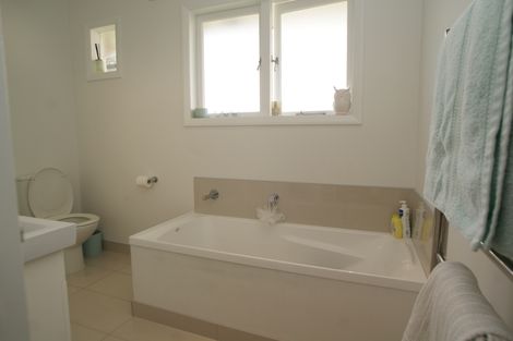 Photo of property in 33 Fairlands Avenue, Waterview, Auckland, 1026